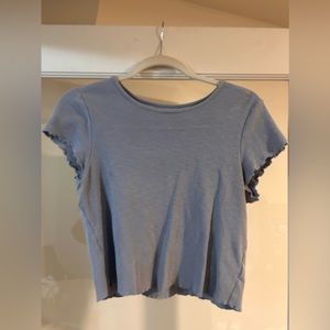 Fitted cropped top with fun edges, size L